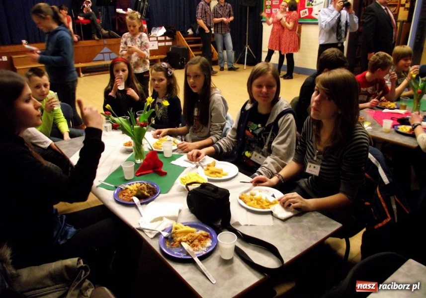 Zdjęcie w galerii na portalu naszraciborz.pl: Uczniowie z Ostroga pojechali do Walii wiadomości z regionu