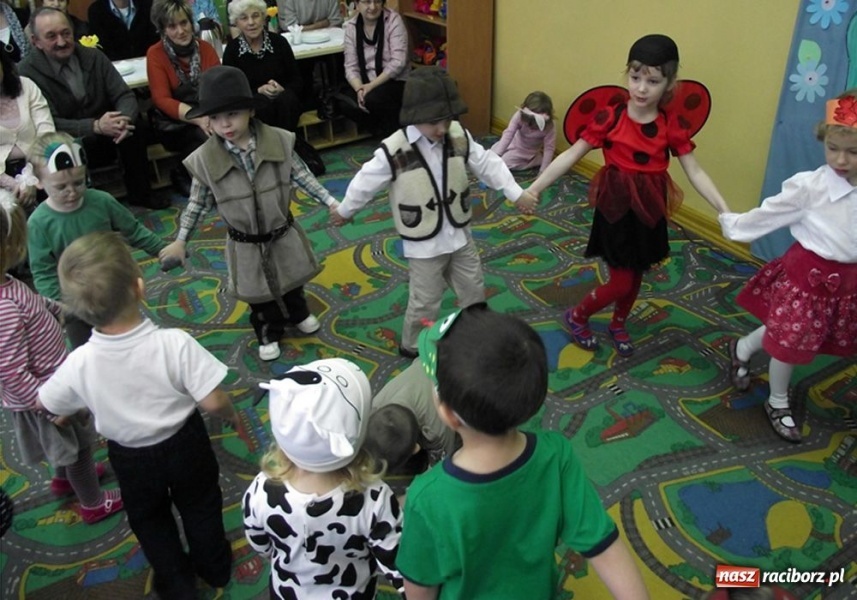 Zdjęcie w galerii na portalu naszraciborz.pl: Bałwanek i jego przyjaciele wiadomości z regionu