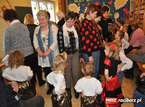 Zdjęcie w galerii na portalu naszraciborz.pl: Dzień Babci i Dziadka w Turzu wiadomości z regionu