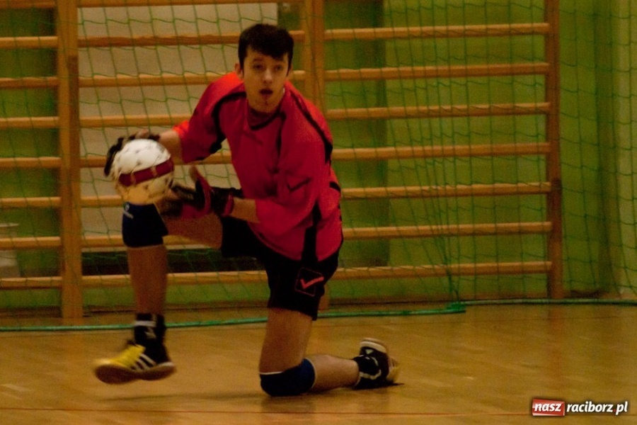 Zdjęcie w galerii na portalu naszraciborz.pl: Piątkowy grad goli w HLPN wiadomości z regionu