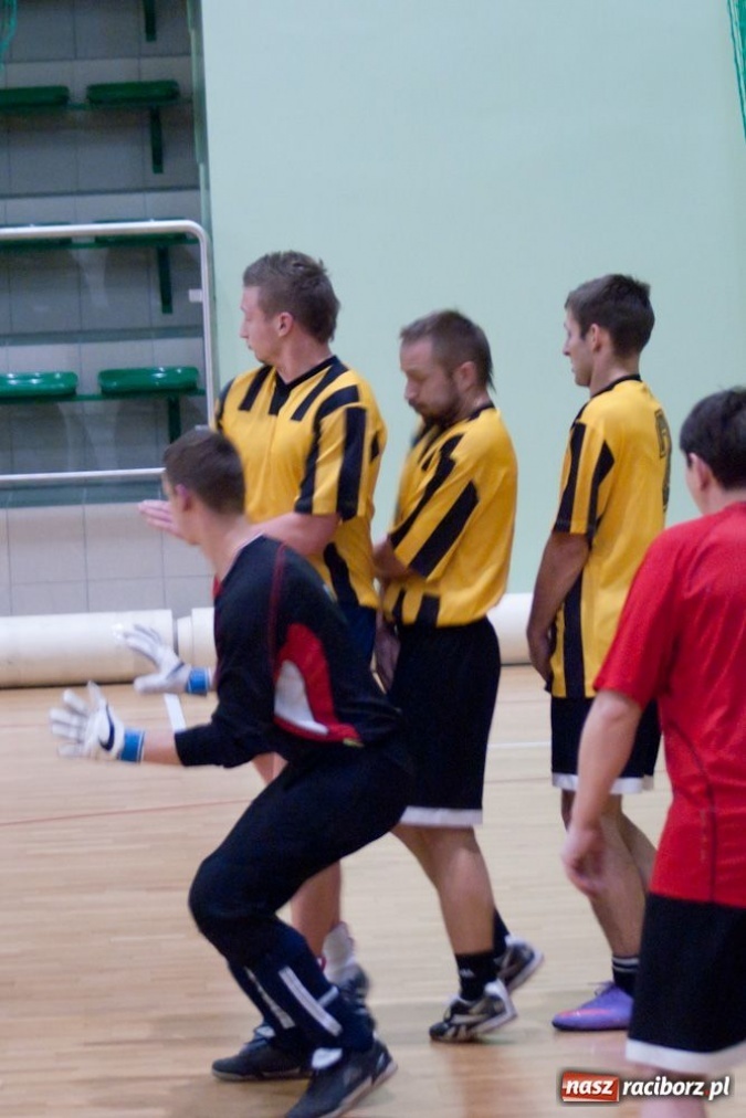 Zdjęcie w galerii na portalu naszraciborz.pl: Piątkowy grad goli w HLPN wiadomości z regionu