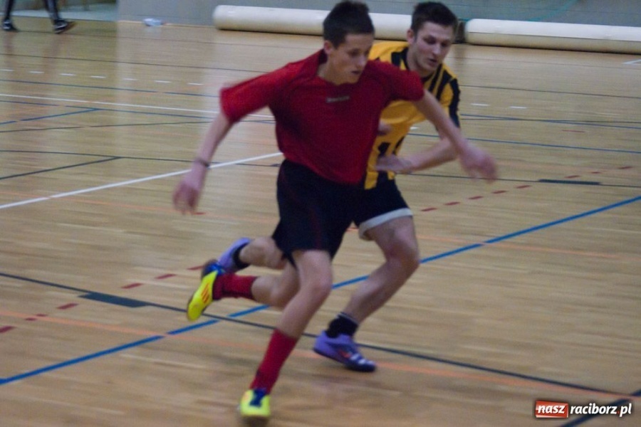 Zdjęcie w galerii na portalu naszraciborz.pl: Piątkowy grad goli w HLPN wiadomości z regionu