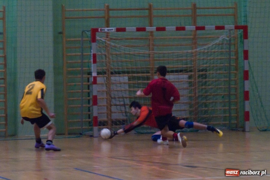 Zdjęcie w galerii na portalu naszraciborz.pl: Piątkowy grad goli w HLPN wiadomości z regionu