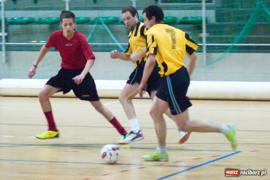 Zdjęcie w galerii na portalu naszraciborz.pl: Piątkowy grad goli w HLPN wiadomości z regionu