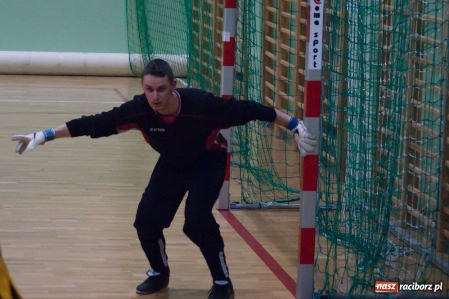 Zdjęcie w galerii na portalu naszraciborz.pl: Piątkowy grad goli w HLPN wiadomości z regionu