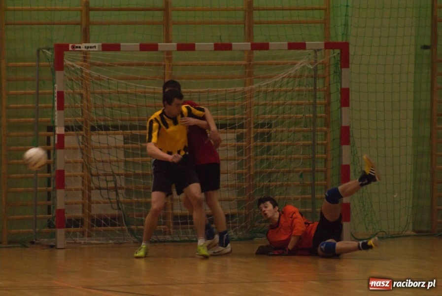 Zdjęcie w galerii na portalu naszraciborz.pl: Piątkowy grad goli w HLPN wiadomości z regionu