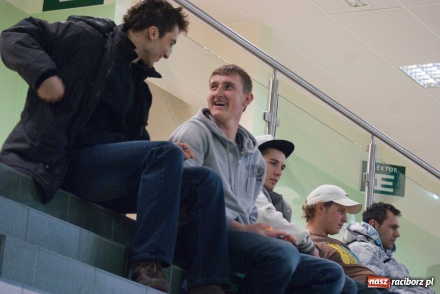 Zdjęcie w galerii na portalu naszraciborz.pl: Piątkowy grad goli w HLPN wiadomości z regionu