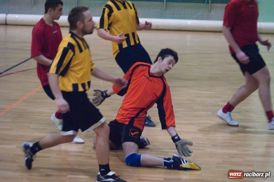 Zdjęcie w galerii na portalu naszraciborz.pl: Piątkowy grad goli w HLPN wiadomości z regionu