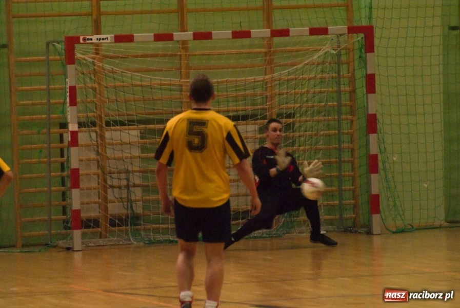 Zdjęcie w galerii na portalu naszraciborz.pl: Piątkowy grad goli w HLPN wiadomości z regionu