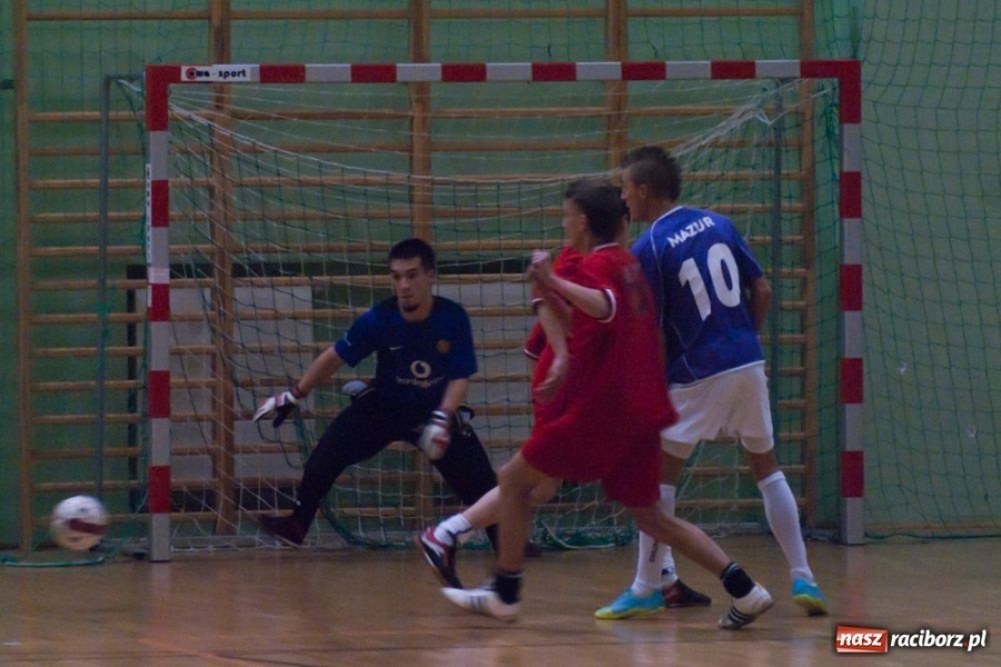 Zdjęcie w galerii na portalu naszraciborz.pl: Piątkowy grad goli w HLPN wiadomości z regionu