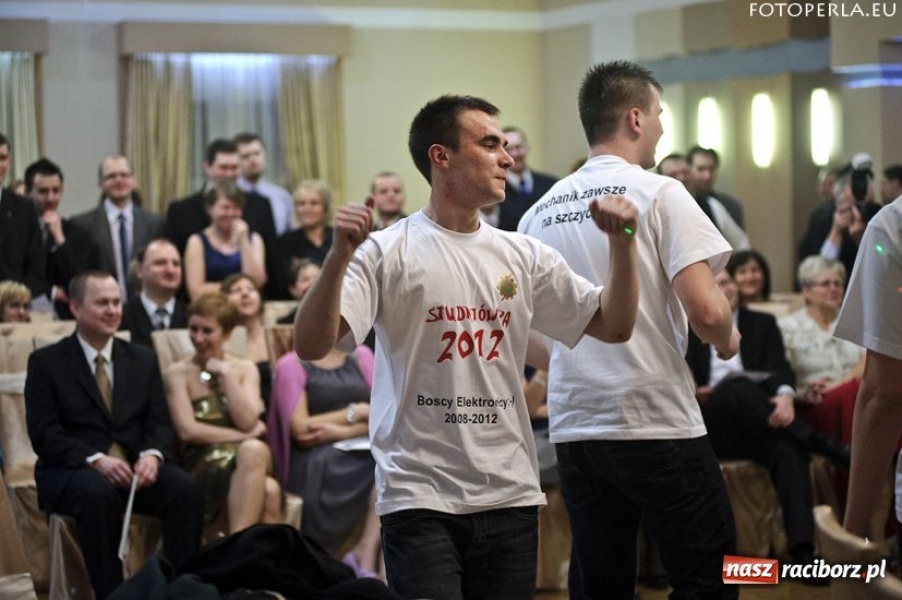 Zdjęcie w galerii na portalu naszraciborz.pl: Ostatnia studniówka Mechanika wiadomości z regionu