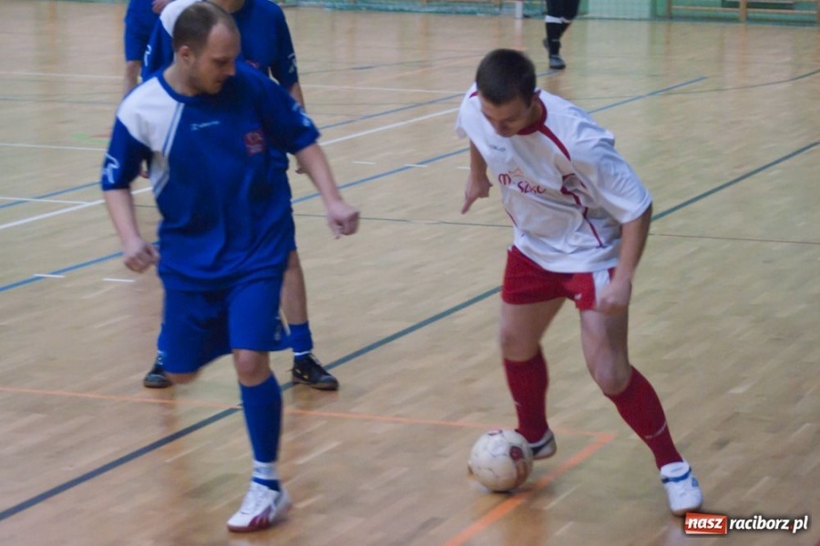 Zdjęcie w galerii na portalu naszraciborz.pl: Czołówka HLPN bez zmian wiadomości z regionu