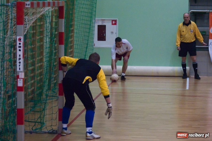 Zdjęcie w galerii na portalu naszraciborz.pl: Czołówka HLPN bez zmian wiadomości z regionu