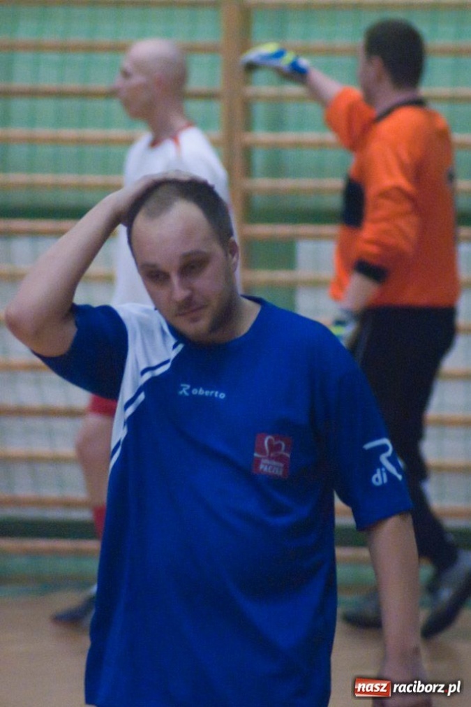 Zdjęcie w galerii na portalu naszraciborz.pl: Czołówka HLPN bez zmian wiadomości z regionu