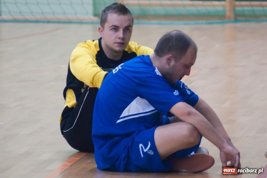 Zdjęcie w galerii na portalu naszraciborz.pl: Czołówka HLPN bez zmian wiadomości z regionu