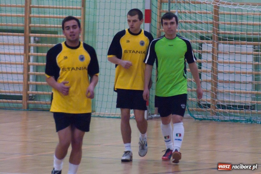 Zdjęcie w galerii na portalu naszraciborz.pl: Czołówka HLPN bez zmian wiadomości z regionu