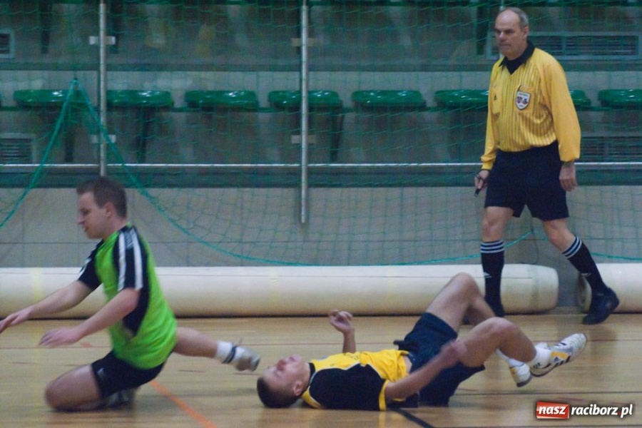 Zdjęcie w galerii na portalu naszraciborz.pl: Czołówka HLPN bez zmian wiadomości z regionu