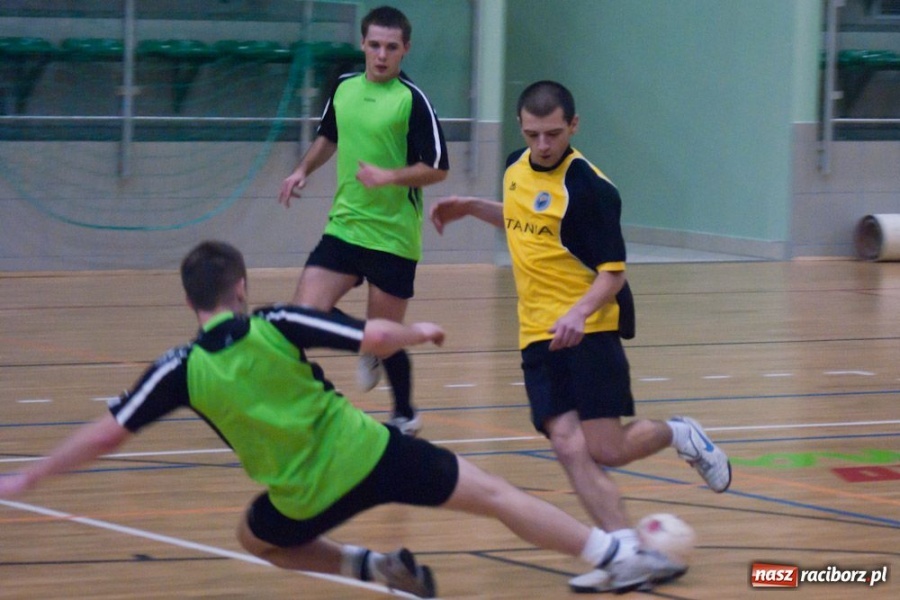 Zdjęcie w galerii na portalu naszraciborz.pl: Czołówka HLPN bez zmian wiadomości z regionu