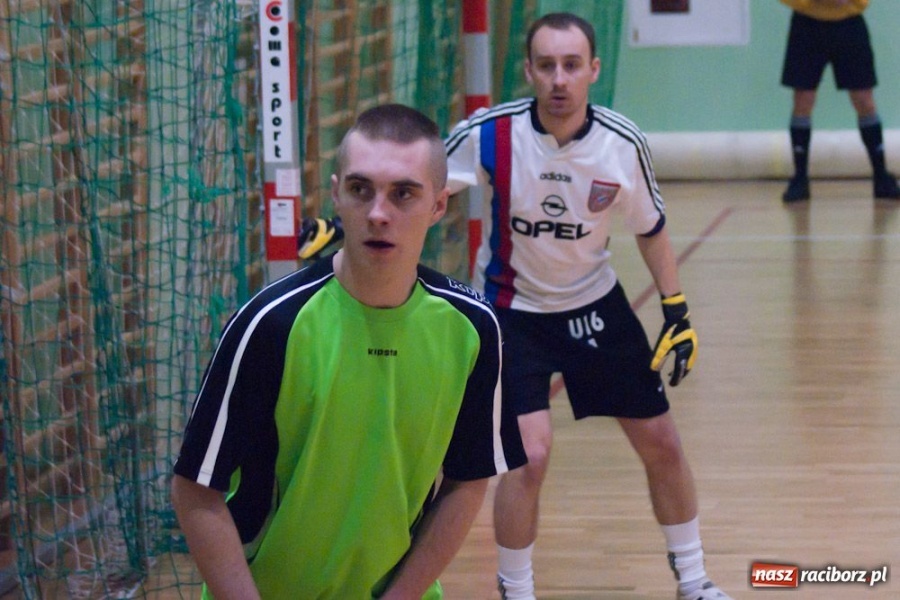 Zdjęcie w galerii na portalu naszraciborz.pl: Czołówka HLPN bez zmian wiadomości z regionu