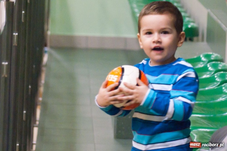 Zdjęcie w galerii na portalu naszraciborz.pl: Czołówka HLPN bez zmian wiadomości z regionu