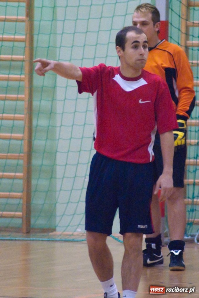 Zdjęcie w galerii na portalu naszraciborz.pl: Czołówka HLPN bez zmian wiadomości z regionu