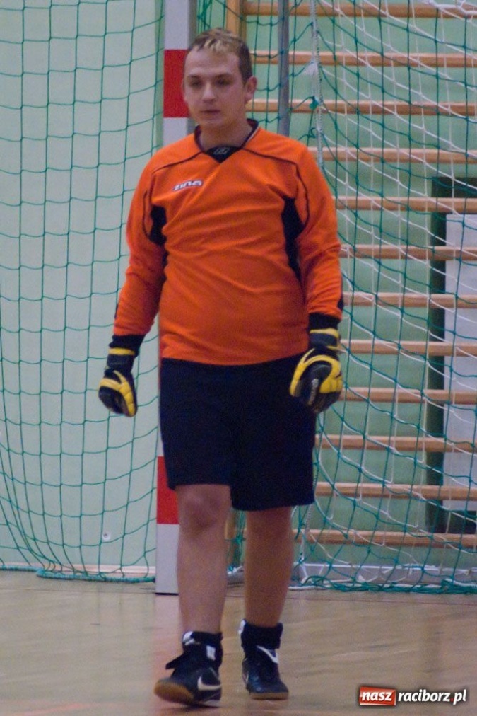 Zdjęcie w galerii na portalu naszraciborz.pl: Czołówka HLPN bez zmian wiadomości z regionu