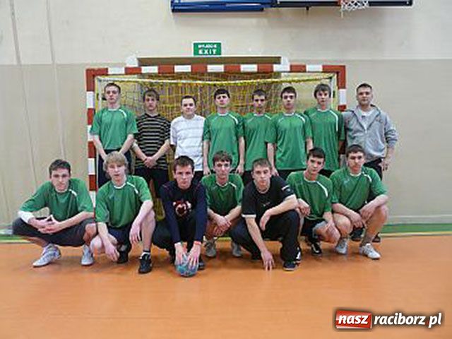 Zdjęcie w galerii na portalu naszraciborz.pl: Zawody miejskie w piłce ręcznej chłopców wiadomości z regionu