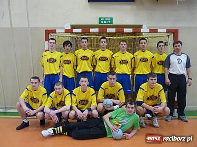 Zdjęcie w galerii na portalu naszraciborz.pl: Zawody miejskie w piłce ręcznej chłopców wiadomości z regionu