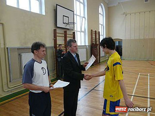 Zdjęcie w galerii na portalu naszraciborz.pl: Zawody miejskie w piłce ręcznej chłopców wiadomości z regionu