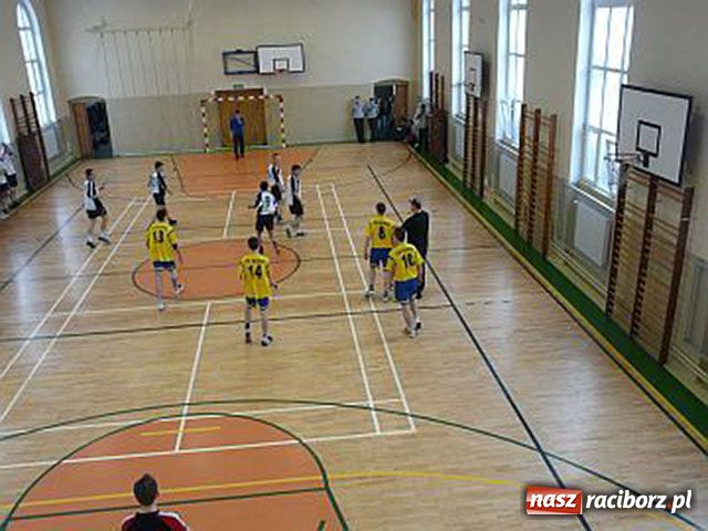 Zdjęcie w galerii na portalu naszraciborz.pl: Zawody miejskie w piłce ręcznej chłopców wiadomości z regionu