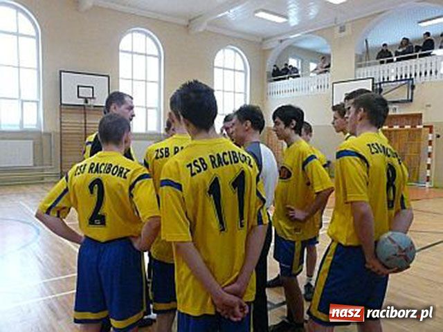 Zdjęcie w galerii na portalu naszraciborz.pl: Zawody miejskie w piłce ręcznej chłopców wiadomości z regionu