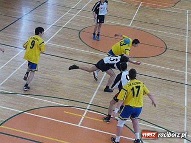 Zdjęcie w galerii na portalu naszraciborz.pl: Zawody miejskie w piłce ręcznej chłopców wiadomości z regionu