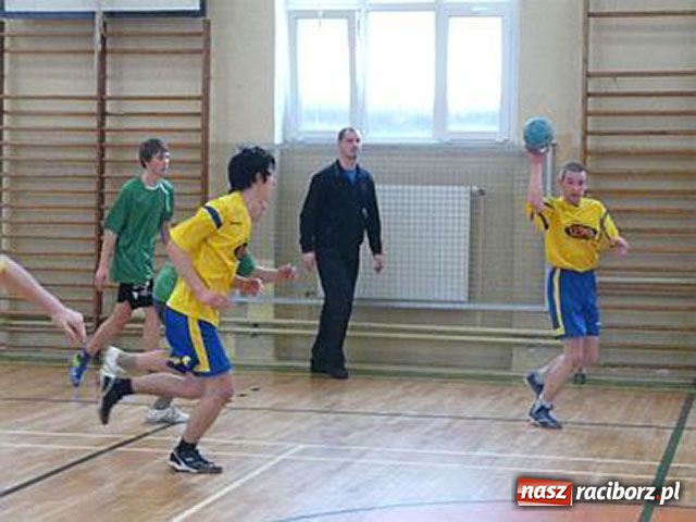 Zdjęcie w galerii na portalu naszraciborz.pl: Zawody miejskie w piłce ręcznej chłopców wiadomości z regionu
