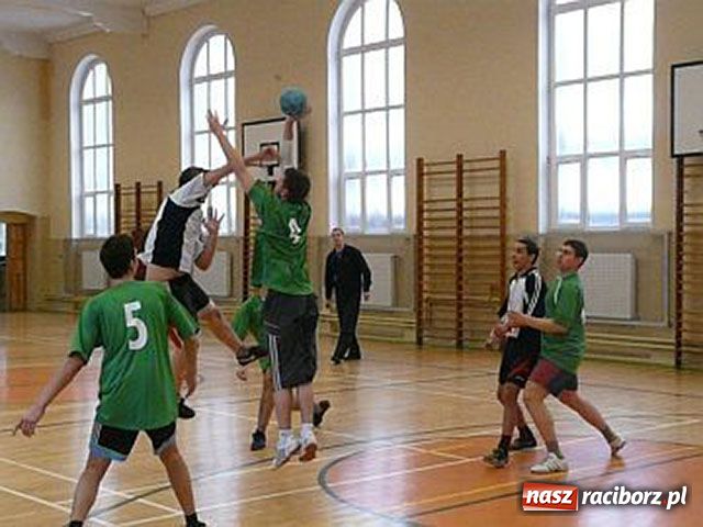 Zdjęcie w galerii na portalu naszraciborz.pl: Zawody miejskie w piłce ręcznej chłopców wiadomości z regionu