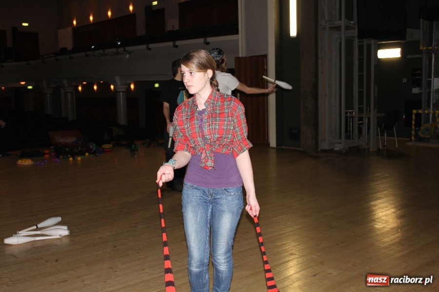 Zdjęcie w galerii na portalu naszraciborz.pl: Warsztaty cyrkowe w RCK wiadomości z regionu