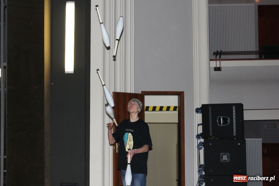 Zdjęcie w galerii na portalu naszraciborz.pl: Warsztaty cyrkowe w RCK wiadomości z regionu