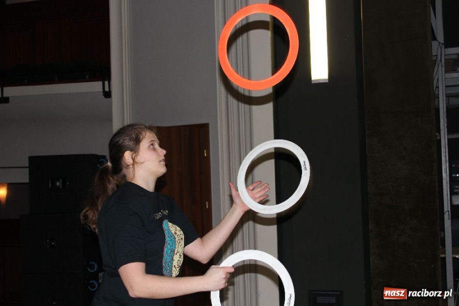 Zdjęcie w galerii na portalu naszraciborz.pl: Warsztaty cyrkowe w RCK wiadomości z regionu