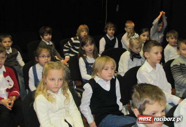Zdjęcie w galerii na portalu naszraciborz.pl: Dzieci poznają instrumenty muzyczne wiadomości z regionu