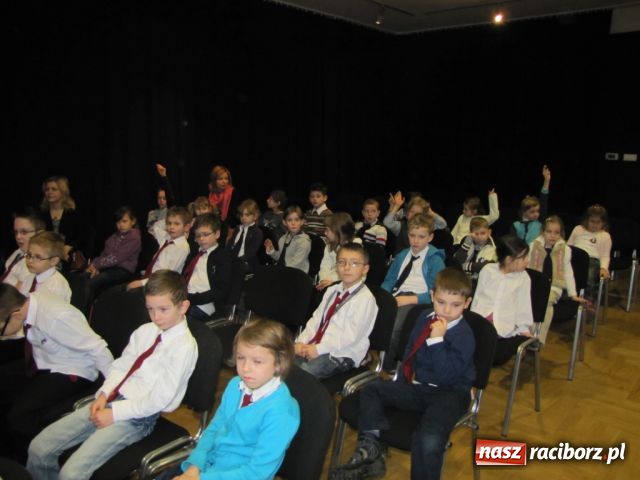 Zdjęcie w galerii na portalu naszraciborz.pl: Dzieci poznają instrumenty muzyczne wiadomości z regionu