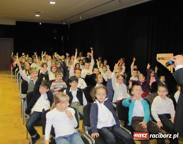 Zdjęcie w galerii na portalu naszraciborz.pl: Dzieci poznają instrumenty muzyczne wiadomości z regionu