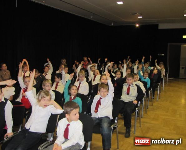 Zdjęcie w galerii na portalu naszraciborz.pl: Dzieci poznają instrumenty muzyczne wiadomości z regionu