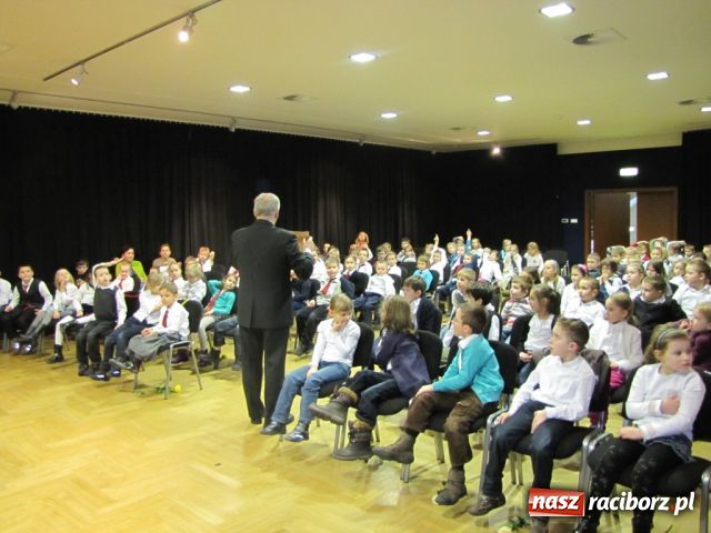 Zdjęcie w galerii na portalu naszraciborz.pl: Dzieci poznają instrumenty muzyczne wiadomości z regionu