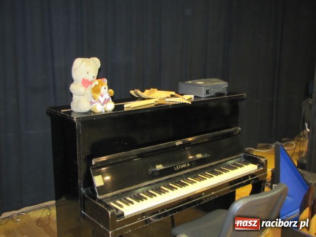 Zdjęcie w galerii na portalu naszraciborz.pl: Dzieci poznają instrumenty muzyczne wiadomości z regionu