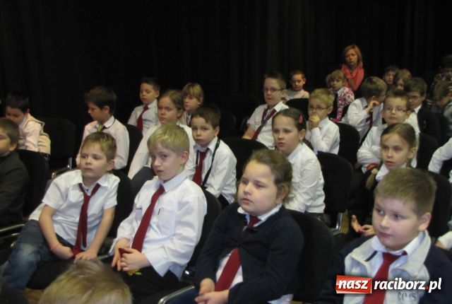 Zdjęcie w galerii na portalu naszraciborz.pl: Dzieci poznają instrumenty muzyczne wiadomości z regionu