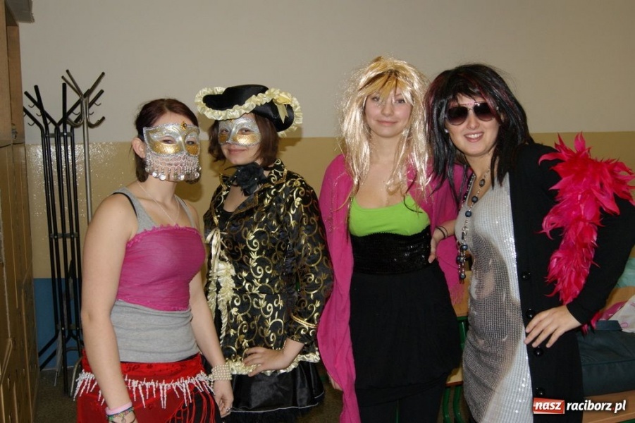 Zdjęcie w galerii na portalu naszraciborz.pl: Międzynarodowy karnawał w ZSZ wiadomości z regionu