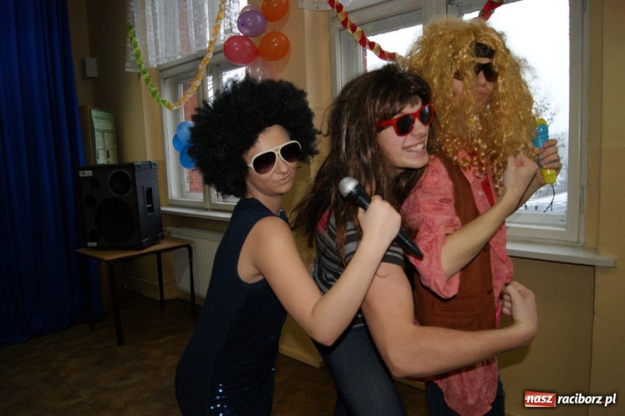 Zdjęcie w galerii na portalu naszraciborz.pl: Międzynarodowy karnawał w ZSZ wiadomości z regionu