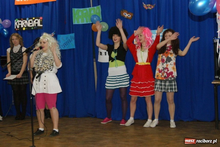 Zdjęcie w galerii na portalu naszraciborz.pl: Międzynarodowy karnawał w ZSZ wiadomości z regionu