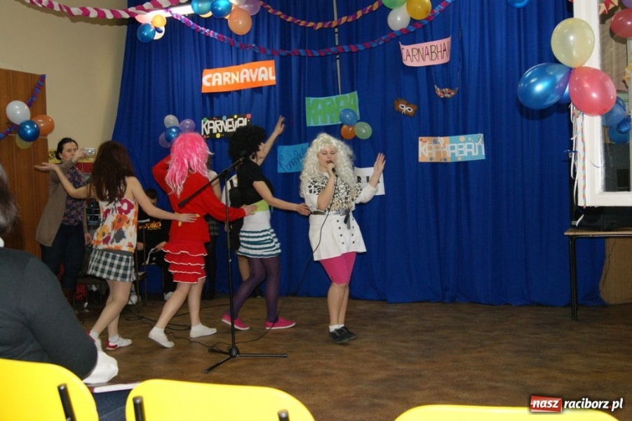 Zdjęcie w galerii na portalu naszraciborz.pl: Międzynarodowy karnawał w ZSZ wiadomości z regionu