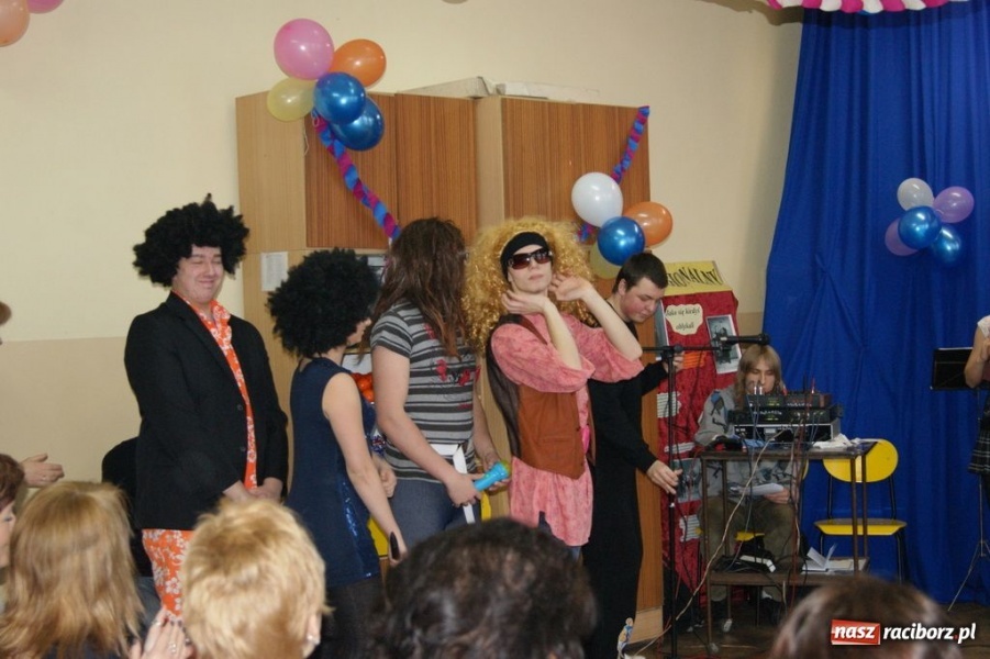 Zdjęcie w galerii na portalu naszraciborz.pl: Międzynarodowy karnawał w ZSZ wiadomości z regionu