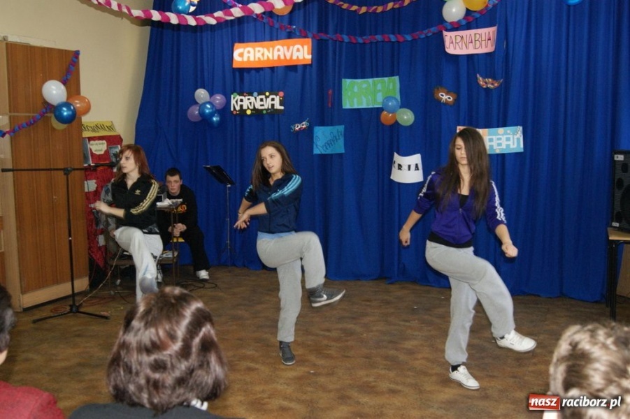 Zdjęcie w galerii na portalu naszraciborz.pl: Międzynarodowy karnawał w ZSZ wiadomości z regionu